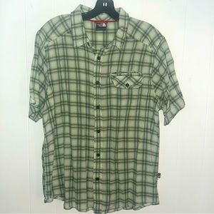 The North Face Green Plaid Short Sleeve Button Down Shirt Men’s Size Medium